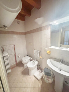 BRESCIA TRILOCALE  bagno padronale